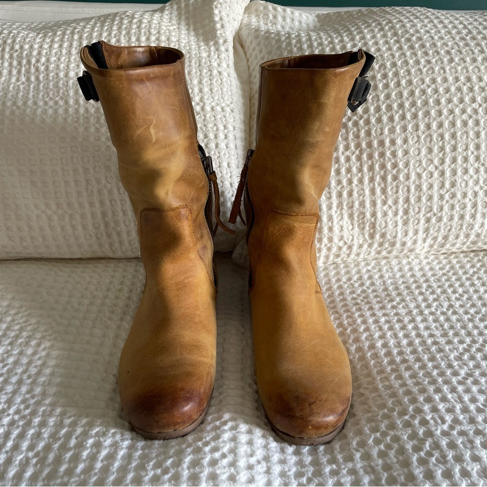 John Fluevog Radio KIPO Tan Calf Leather Moto Boots - Picture 2 of 9